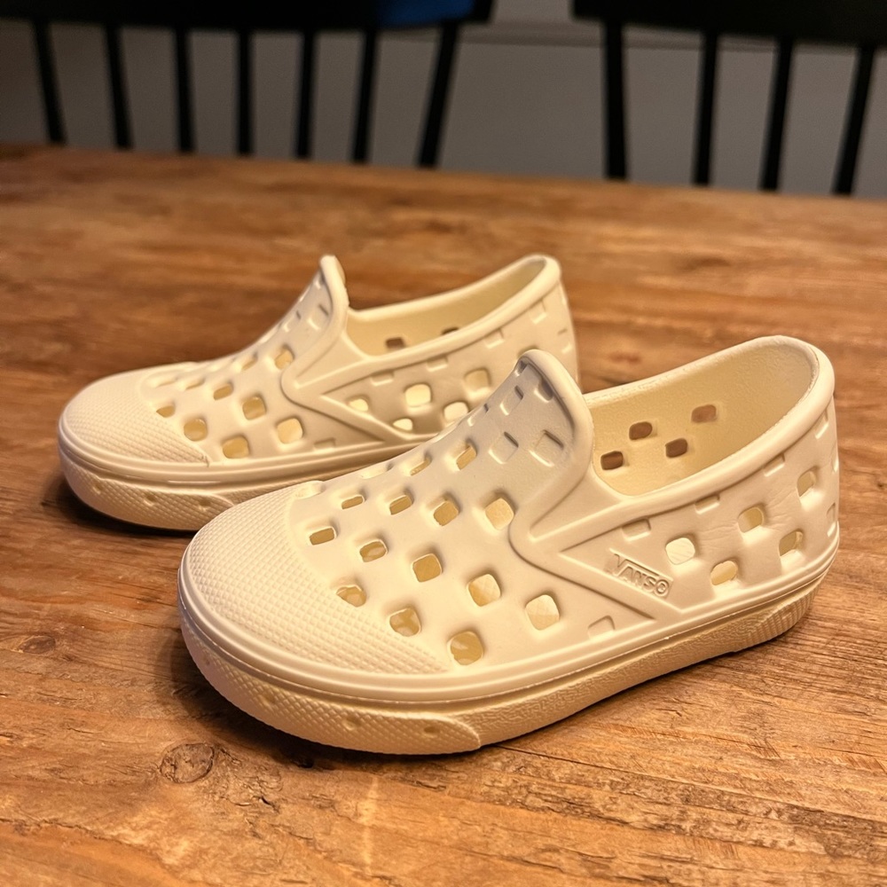 Toddler Vans slip on shoe, size 5